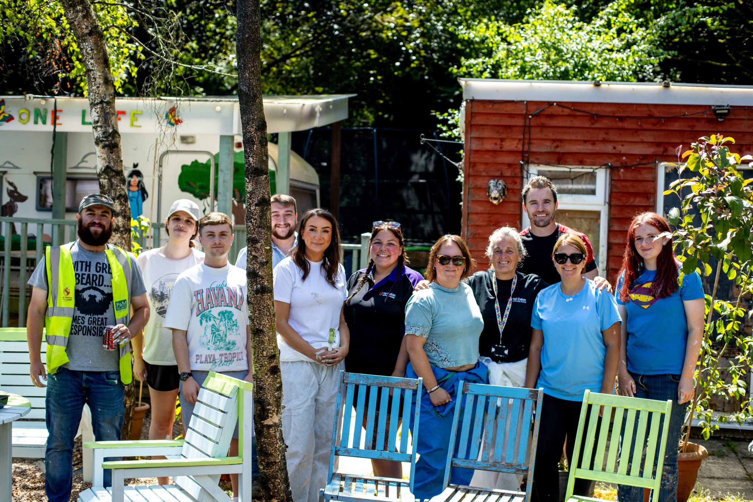 Volunteers bring colour to Hilltop Log Cabin